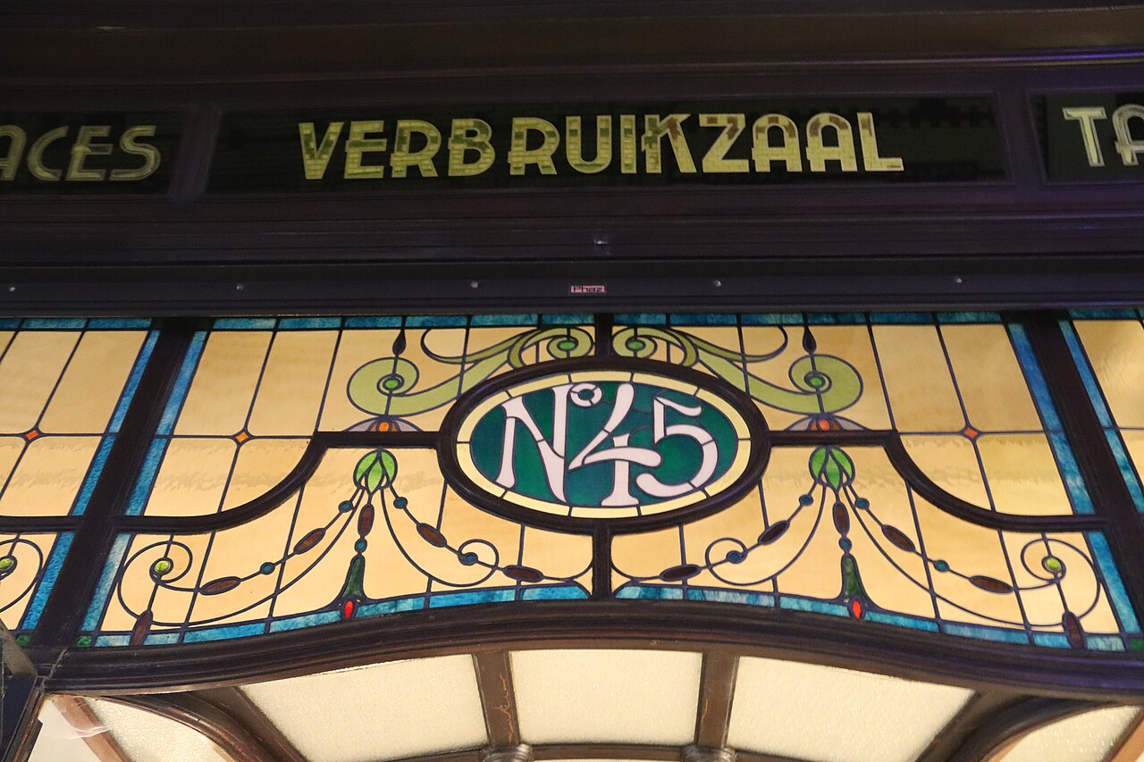 De art-nouveaupui van Huis Van de Sande in de Stationsstraat in Zottegem